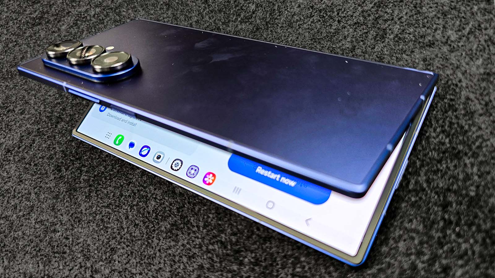 Samsung Galaxy Z Fold 7 review hinge test and display