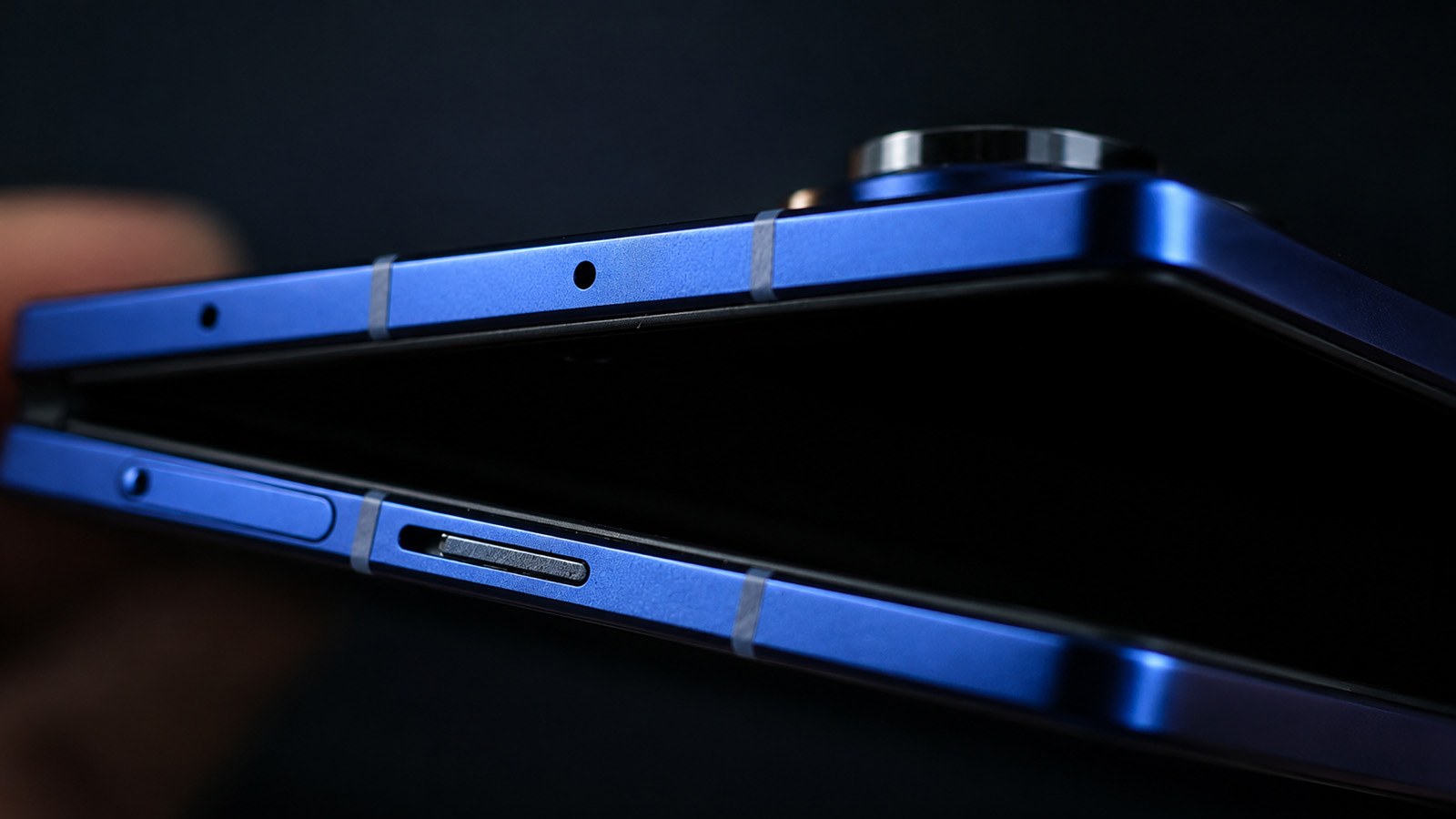 Galaxy Z Fold 7 hinge test and foldable experience