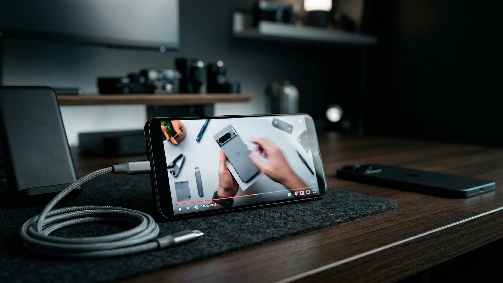 Smartphone video reviews and real hands-on tests by Crack The Cable